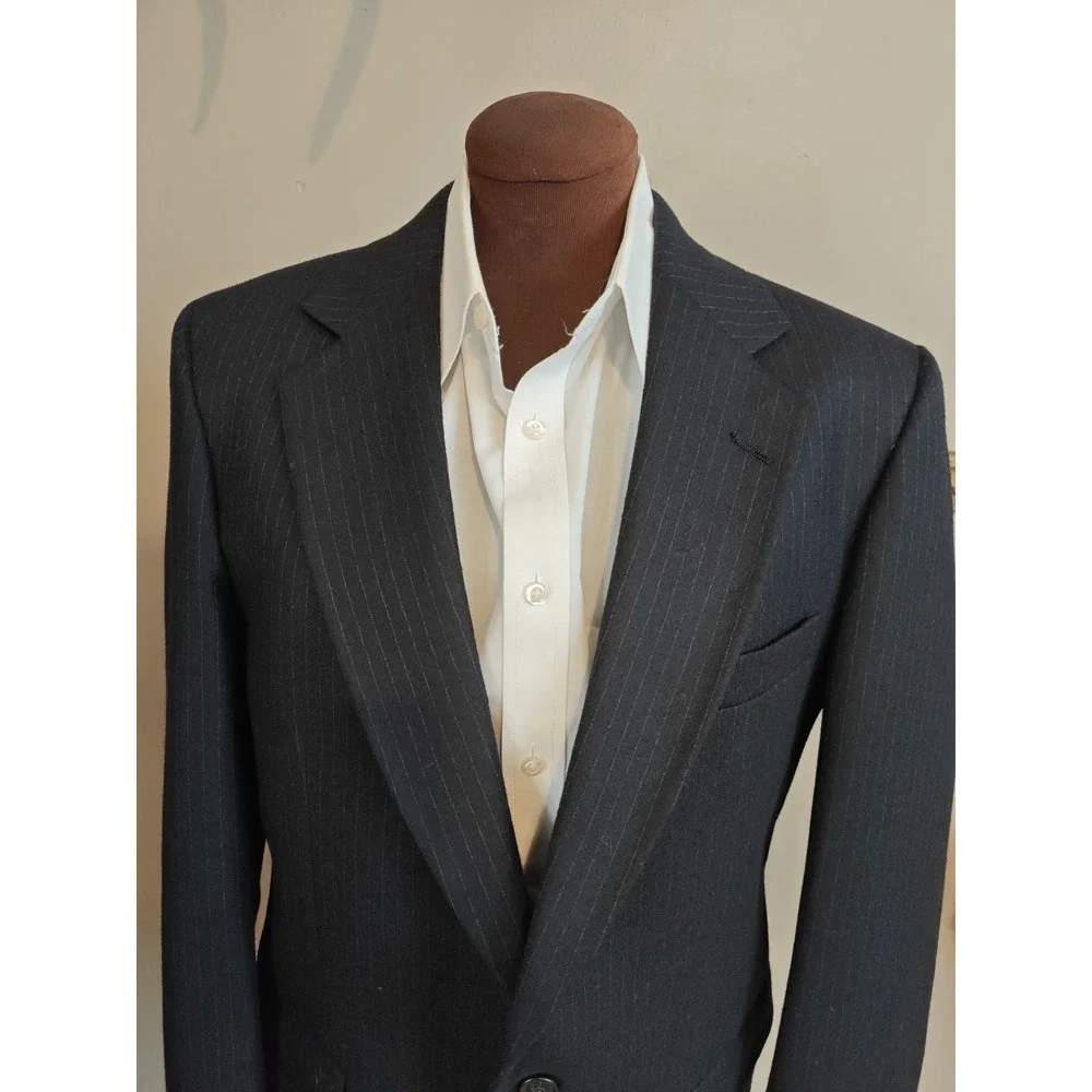 Haggar Strathmore Vintage 38R Blue Chalk Stripe Wool 2 Button Sport Coat K603